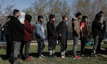 Κατηγορίες σε τρεις για τον εμπρησμό δομής προσφύγων στη Λέσβο