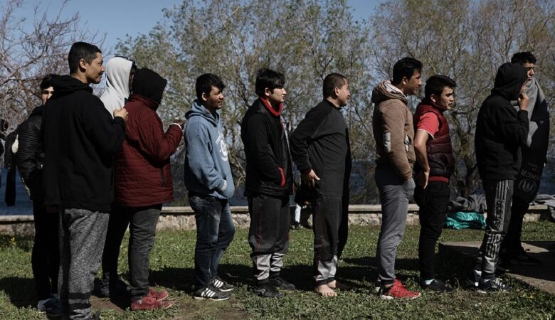 Κατηγορίες σε τρεις για τον εμπρησμό δομής προσφύγων στη Λέσβο