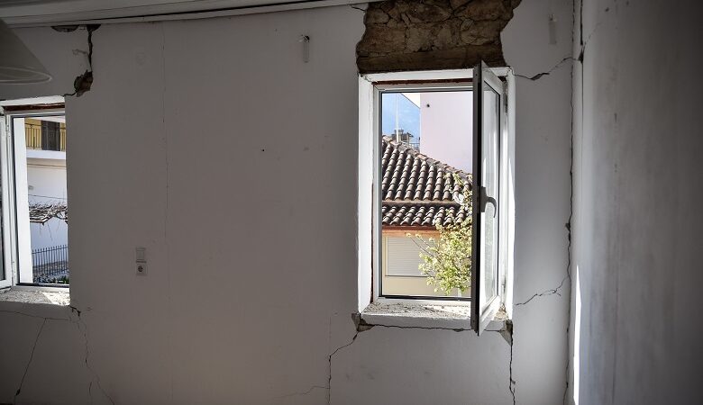 Καταγραφή των ζημιών από τον ισχυρό σεισμό της Πάργας