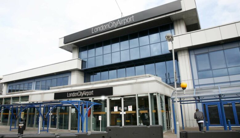 Κορονοϊός: Κλείνει το αεροδρόμιο London City στη Βρετανία