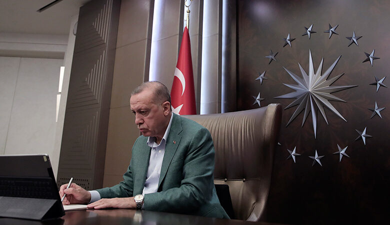 Κορονοϊός: Σε «εθελοντική καραντίνα» κάλεσε τους Τούρκους ο Ερντογάν