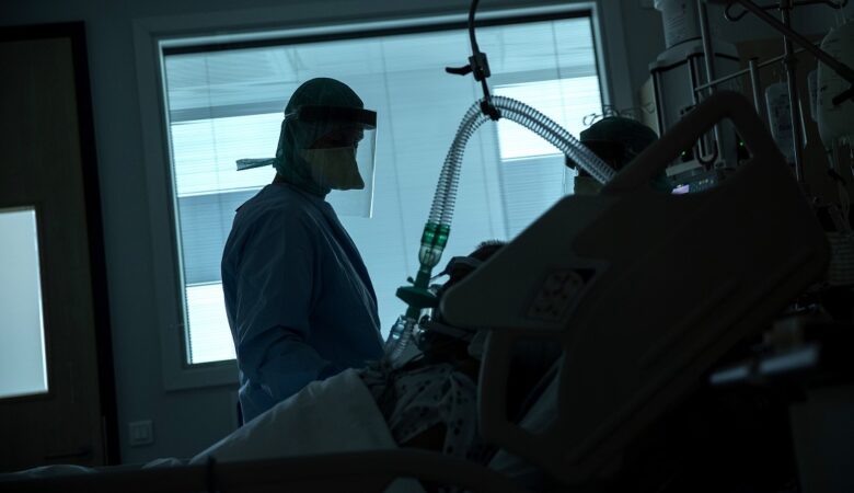 Κορονοϊός: Διασωληνώθηκε 50χρονη από την Καρδίτσα στο νοσοκομείο Λαμίας