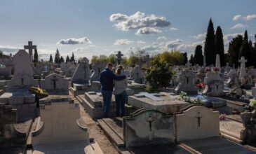 Πένθος στην Ισπανία: Άλλοι 832 θάνατοι από κοροναϊό καταγράφηκαν μέσα σε 24 ώρες