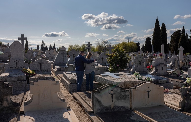 Πένθος στην Ισπανία: Άλλοι 832 θάνατοι από κοροναϊό καταγράφηκαν μέσα σε 24 ώρες