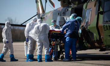 Koροναϊός στη Γαλλία: Με στρατιωτικά ελικόπτερα μεταφέρουν ασθενείς στο εξωτερικό