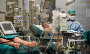 Κορονοϊός: Σκηνικό «πολέμου» στα νοσοκομεία της Αττικής – Καμία κενή κλίνη ΜΕΘ