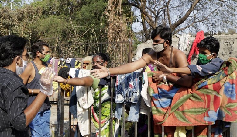 Σοκάρει ο απολογισμός στην Ινδία: Ξεπέρασαν το εκατομμύριο τα κρούσματα από τον κοροναϊό