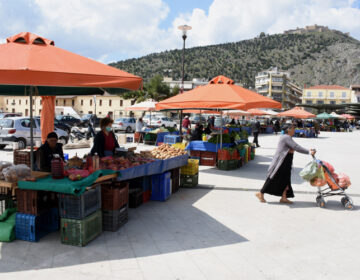 Έκλεβαν πορτοφόλια και τσάντες καταναλωτών σε λαϊκές αγορές της Θεσσαλονίκης