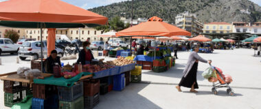 Έκλεβαν πορτοφόλια και τσάντες καταναλωτών σε λαϊκές αγορές της Θεσσαλονίκης
