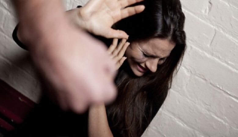 Κορονοϊός: Έξαρση περιστατικών έμφυλης και ενδοοικογενειακής βίας