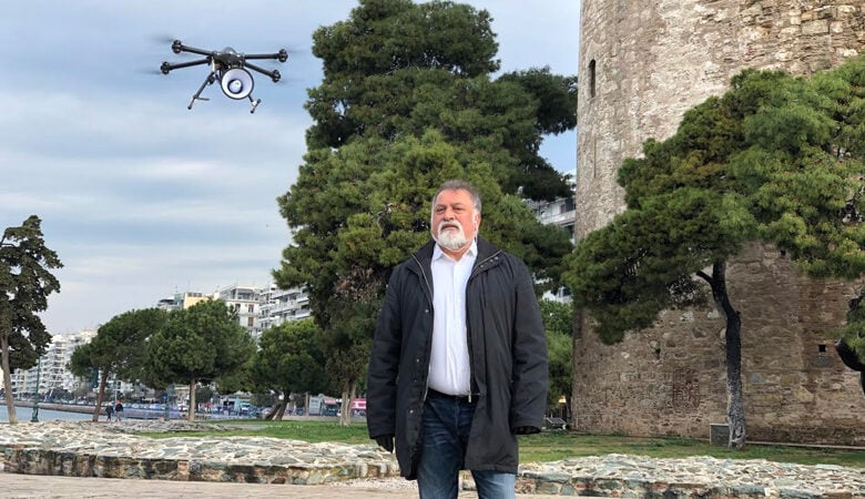 Drone κατά του κοροναϊού: Ενημερώνει τους πολίτες στην παραλία Θεσσαλονίκης για τα μέτρα