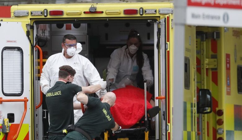 Κορονοϊός:  Ο αριθμός των νεκρών ξεπερνά τους 50.000 στη Βρετανία