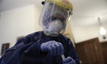 Κορονοϊός: Ποιες εξετάσεις διαθέτουμε για τη διάγνωση του ιού – Ο τρόπος που γίνονται