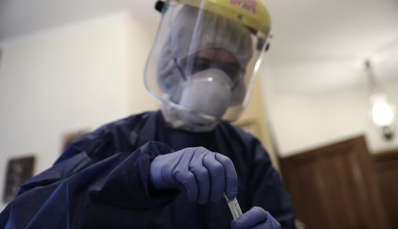Κορονοϊός: Ποιες εξετάσεις διαθέτουμε για τη διάγνωση του ιού – Ο τρόπος που γίνονται