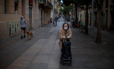 Κορονοϊός: Υποχρεωτική παντού η μάσκα στην Καταλονία