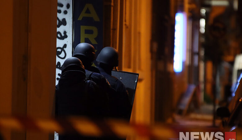 Πυροβολισμοί στο κέντρο της Αθήνας- Άνδρας ταμπουρώθηκε σε διαμέρισμα