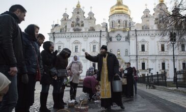 Κορονοϊός: Προσβλήθηκαν 26 μοναχοί που αψήφησαν τα μέτρα στην Ουκρανία