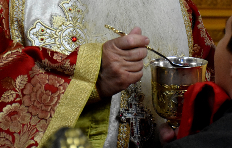 Κοροναϊός: Με μάσκα υποχρεωτικά στην εκκλησία – Εξαιρούνται οι ιερείς