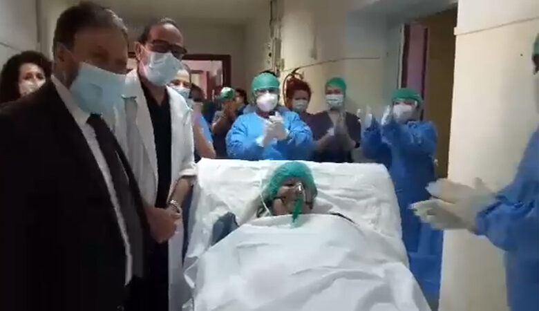 Κορονοϊός: Ασθενής βγήκε από τη ΜΕΘ στο Βενιζέλειο μέσα σε χειροκροτήματα