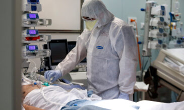 Σκηνικό «πολέμου» στα νοσοκομεία – Πρόεδρος εργαζομένων Παπαγεωργίου: Πεθαίνουν πριν προλάβουν να μπουν σε ΜΕΘ