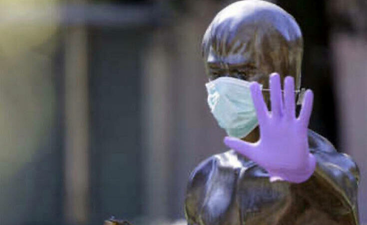 Κορονοϊός: Το άγαλμα του Μπρους Λι στη μάχη κατά του ιού