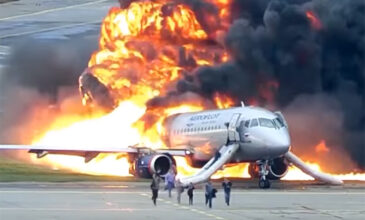 Βίντεο-ντοκουμέντο: Επιβάτες εγκαταλείπουν φλεγόμενο αεροπλάνο στη Ρωσία
