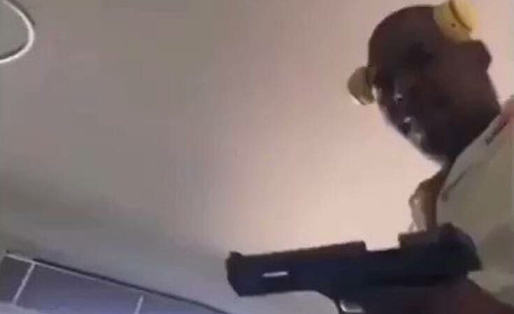 Άνδρας πυροβολούσε από μπαλκόνι στο Κεντ και μετέδιδε live στα social media