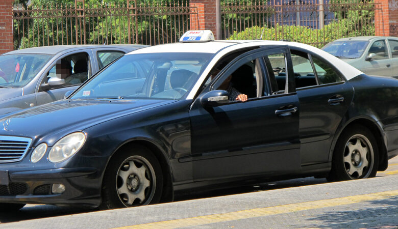 Θεσσαλονίκη: Οδηγοί ταξί συνελήφθησαν για παράνομη μεταφορά αλλοδαπών