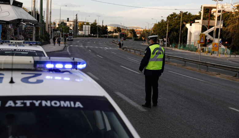 Κυκλοφοριακές ρυθμίσεις σε Αθήνα και Πειραιά για την παρέλαση – Ποιοι δρόμοι θα κλείσουν