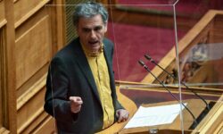 Τσακαλώτος: «Όταν ο κ. Μητσοτάκης λέει “το μαξιλάρι που εμείς χτίσαμε” μπορεί να μας εξηγήσει το “εμείς”;»