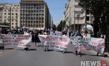 Μοτοπορεία στο κέντρο της Αθήνας από εργαζόμενους στον τουρισμό και τον επισιτισμό
