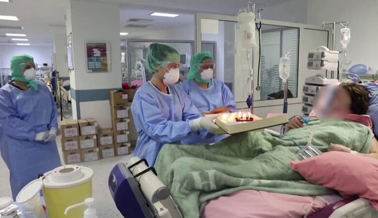 Συγκλονιστικό βίντεο: Νοσηλευτές κάνουν έκπληξη με τούρτα σε ασθενή σε ΜΕΘ στο «Σωτηρία»