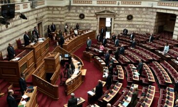 Βουλή: Εγκρίθηκε η τροπολογία για τα μέλη της επιτροπής λοιμωξιολόγων – Αποχώρηση ΣΥΡΙΖΑ