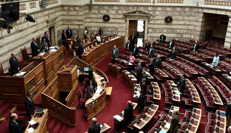 Ψηφίστηκε κατά πλειοψηφία στη Βουλή το νομοσχέδιο για την αντιμετώπιση της πανδημίας