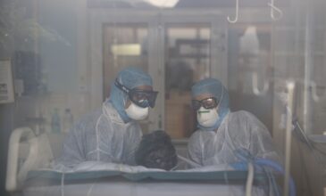 Υπό κατάρρευση τα νοσοκομεία στη Γαλλία – Διάγγελμα Μακρόν το απόγευμα