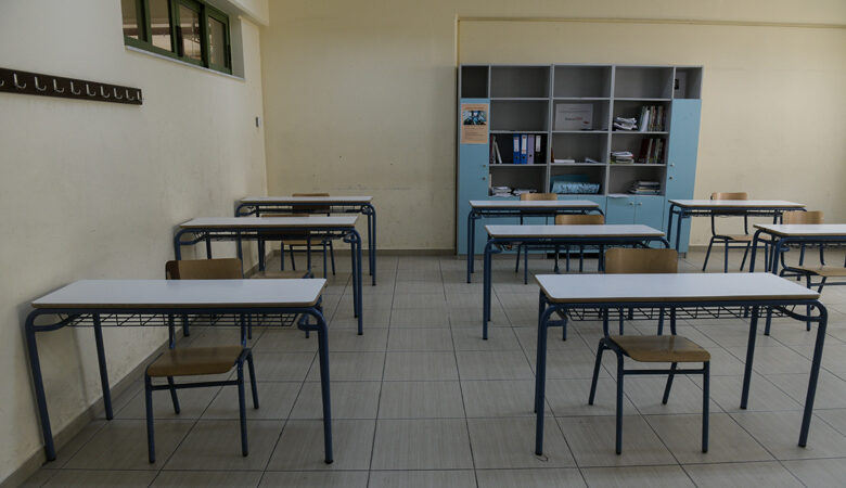 Πέτσας: Πρώτη προτεραιότητα της κυβέρνησης είναι να ανοίξουν τα σχολεία όλων των βαθμίδων