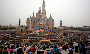 Πόσο κοστίζει να γυρίσεις όλες τις Disneyland του κόσμου με ιδιωτικό τζετ