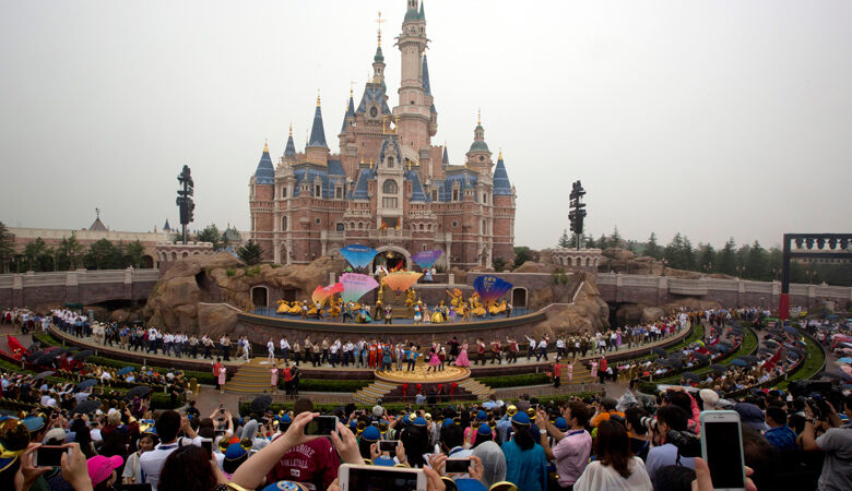 Πόσο κοστίζει να γυρίσεις όλες τις Disneyland του κόσμου με ιδιωτικό τζετ