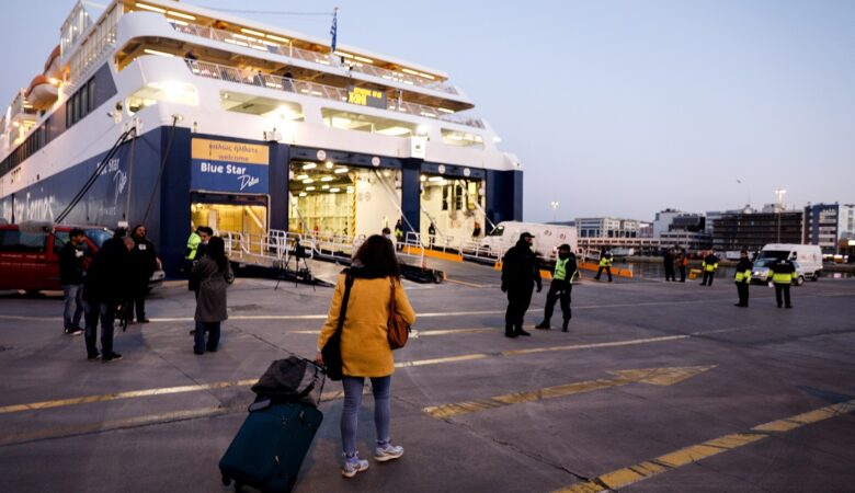 Κορονοϊός: Ποιοι δικαιούνται μετακίνηση στα νησιά από το πρωί της Δευτέρας
