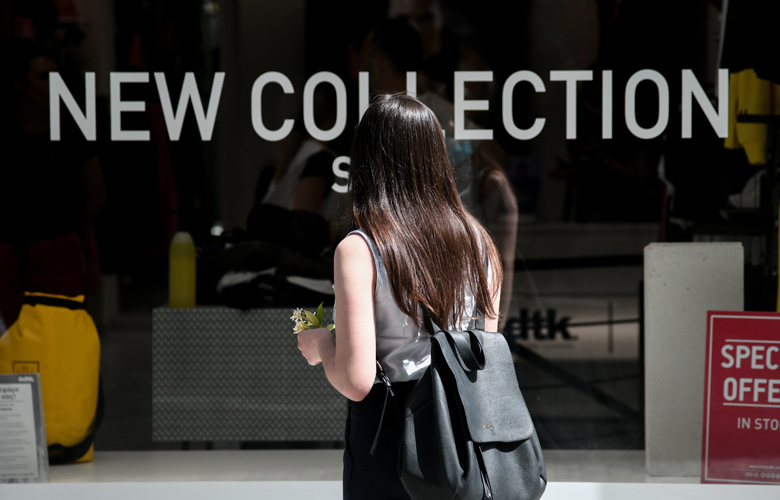 Anoixta Ta Magazia Thn Kyriakh Toy 8wma Ayto Einai To Wrario Toys News Gr