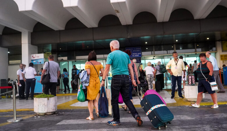 Κορονοϊός: Το μοντέλο της Σιγκαπούρης – Τι σχεδιάζει η κυβέρνηση για τον έλεγχο των τουριστών