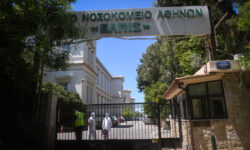 Κατέβηκε ο άνδρας που απειλούσε να πέσει από τον 3ο όροφο του νοσοκομείου «ΕΛΠΙΣ»