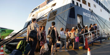 Κοινωνικός τουρισμός: Ξεκινούν οι αιτήσεις για 300.000 επιταγές για φθηνές διακοπές – Τα ΑΦΜ που κάνουν σήμερα