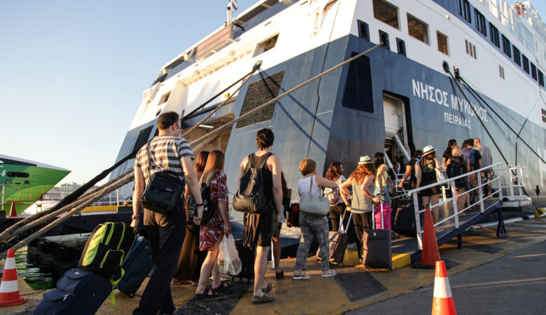 Δεκαπενταύγουστος: Τεστ κοροναϊού στα λιμάνια Πειραιά και Ραφήνας για όσους επιστρέφουν