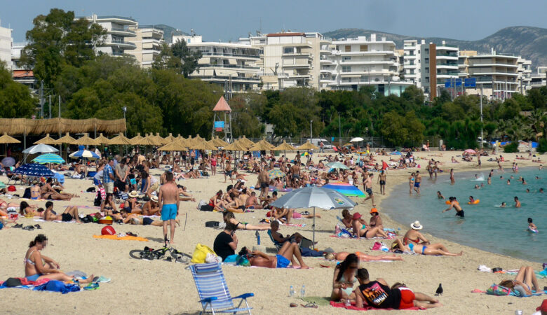 Πώς θα λειτουργήσουν οι παραλίες – Αυστηρά μέτρα και πρόστιμα έως 20.000 ευρώ