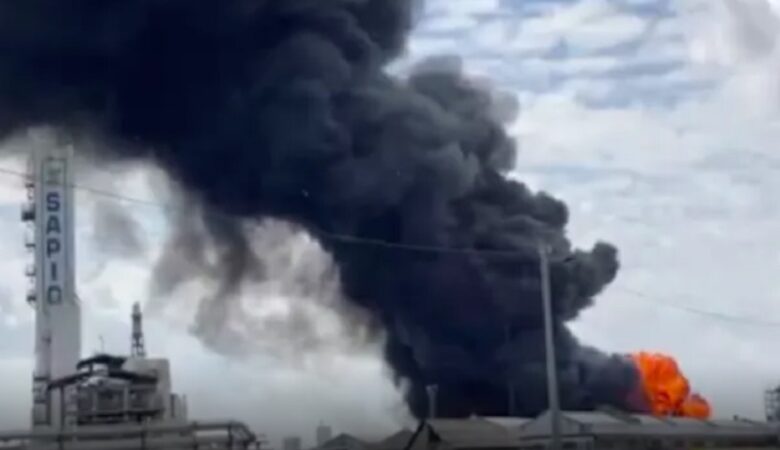 Μεγάλη φωτιά σε εργοστάσιο χημικών στη Βενετία