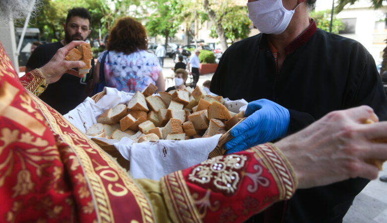 Ο απολογισμός Χαρδαλιά για εκκλησίες και παραλίες