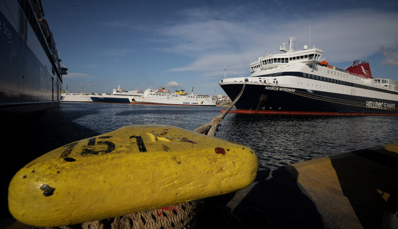 Μηχανική βλάβη στο «Απόλλων Ελλάς» – Επιστρέφει στον Πειραιά με 453 επιβάτες
