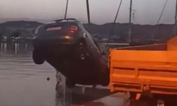 Αυτοκίνητο έπεσε στο λιμάνι του Γυθείου – Δείτε το βίντεο