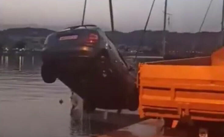 Αυτοκίνητο έπεσε στο λιμάνι του Γυθείου – Δείτε το βίντεο